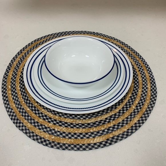 NWT 5 straw blue and white circular placemats - Picture 3 of 6